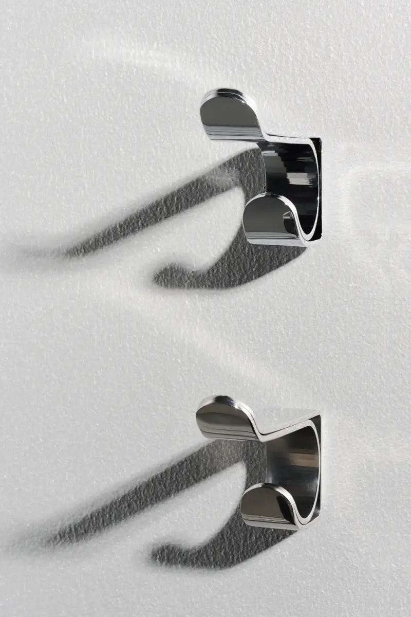 AYLA Wandhaken in glänzend Chrome von schönbuch AYLA Wandhaken in glänzend Chrome