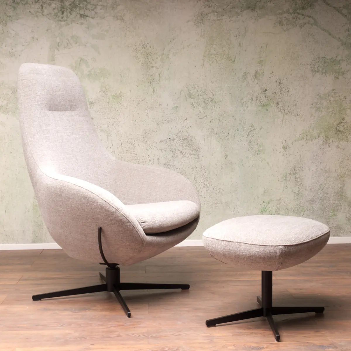 Aktionsmodell MANIRA Sessel und Hocker von signet Aktionsmodell MANIRA Sessel und Hocker