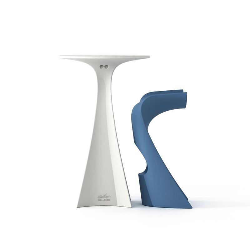 KONCORD Barhocker mit JET Tisch, beides von Karim Rashid von Slide Design KONCORD Barhocker mit JET Tisch, beides von Karim Rashid