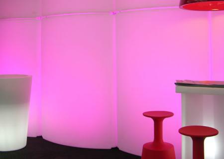 GIO WIND Raumteiler mit farbigen Energiesparlampen von Slide Design GIO WIND Raumteiler mit farbigen Energiesparlampen