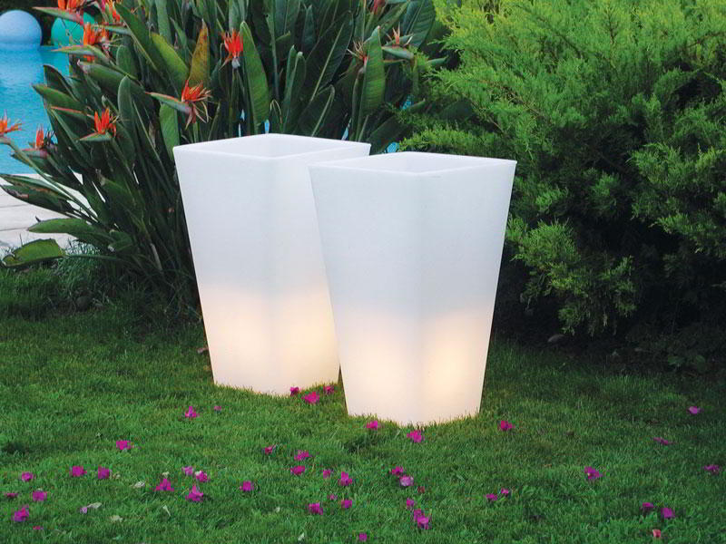 Y-Pot Light Blumentopf beleuchtet, im Garten