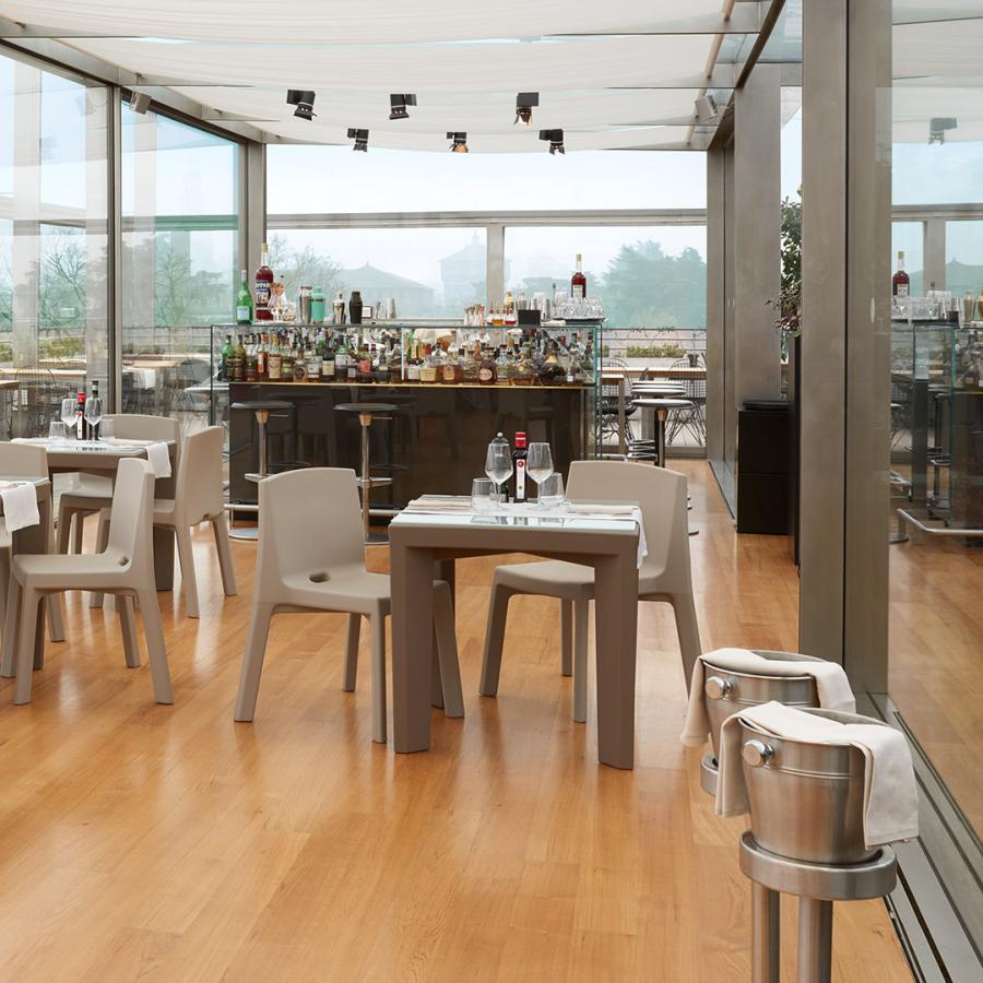 Q4 Stuhl in milchweiß mit Tisch GINO von Slide Design Q4 Stuhl in milchweiß mit Tisch GINO