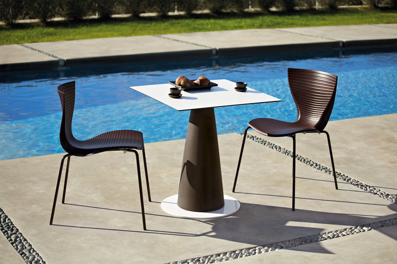 Gartenset Tisch HOPLA und 2x Stuhl GLORIA Farbbeispiel von Slide Design Gartenset Tisch HOPLA und 2x Stuhl GLORIA Farbbeispiel