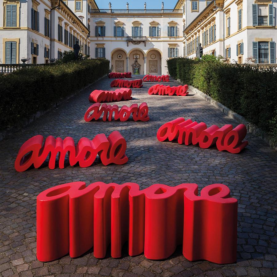 AMORE Bank beleuchtet von Slide Design AMORE Bank beleuchtet