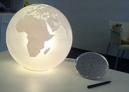 EARTH Leuchtglobus aus Glas mit Lasergravur