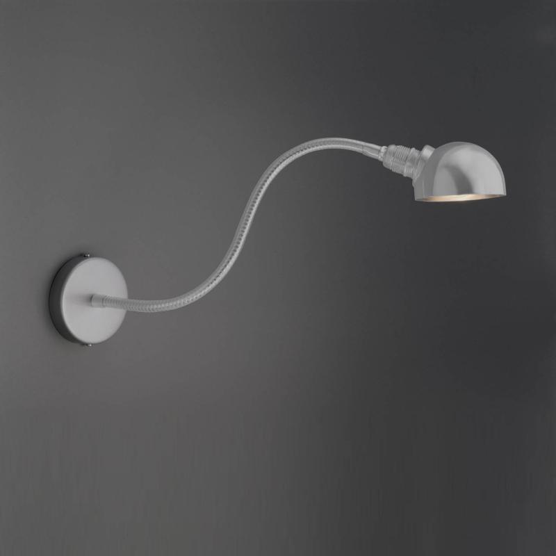 ÄRMEL Wandleuchte silber mit Halbkugel-Reflektor von Stiletto ÄRMEL Wandleuchte silber mit Halbkugel-Reflektor