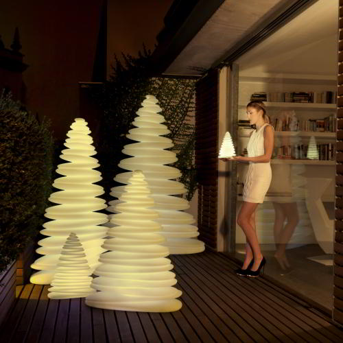 CHRISMY Weihnachtsbaum beleuchtet von VONDOM CHRISMY Weihnachtsbaum beleuchtet
