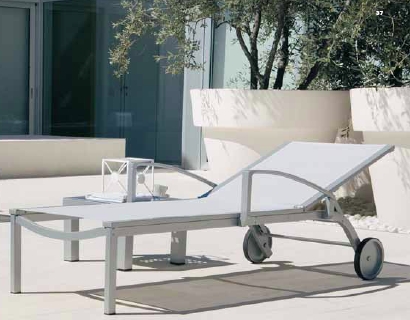 MIRO-TEX Gartenliege mit Armlehne von FAST MIRO-TEX Gartenliege mit Armlehne