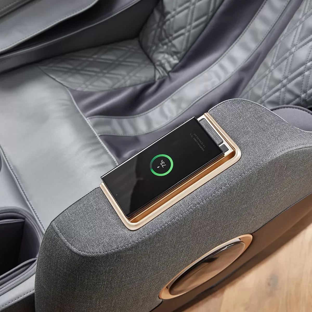 Easyrelaxx Plus Massagesessel mit integrierter Charging-Ladestation für Smartphone von Welcon Easyrelaxx Plus Massagesessel mit integrierter Charging-Ladestation für Smartphone