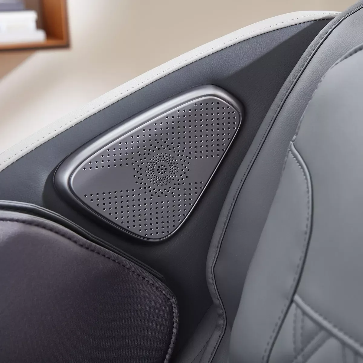Prestige III Massagesessel – Stereo-Lautsprecher mit Bluetooth-Musikboxen für entspanntes Musikhören während der Massage von Welcon Prestige III Massagesessel – Stereo-Lautsprecher mit Bluetooth-Musikboxen für entspanntes Musikhören während der Massage