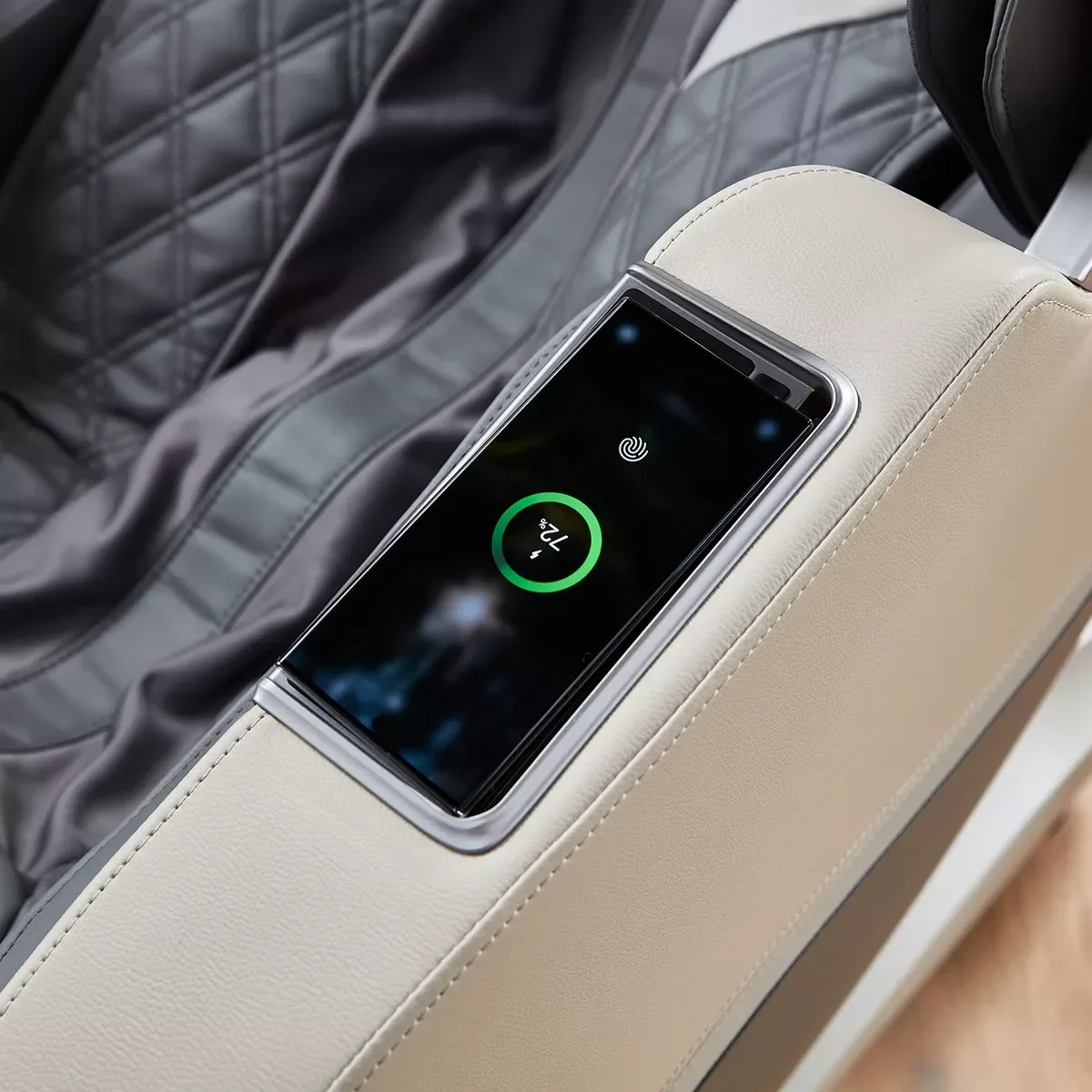Prestige III Massagesessel – integrierte Charging-Station zum Aufladen von Smartphones von Welcon Prestige III Massagesessel – integrierte Charging-Station zum Aufladen von Smartphones