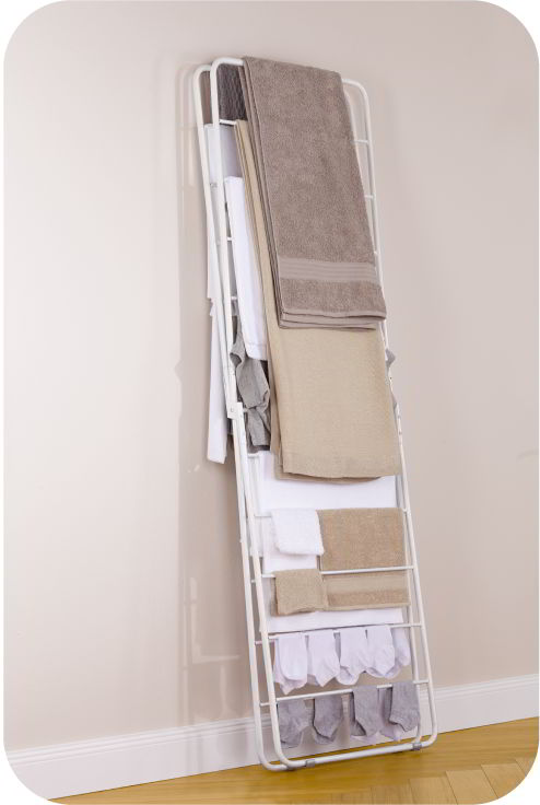 X-Dryer Wäscheständer weiß, komplett beladen und zusammengeklappt von X-Dryer X-Dryer Wäscheständer weiß, komplett beladen und zusammengeklappt